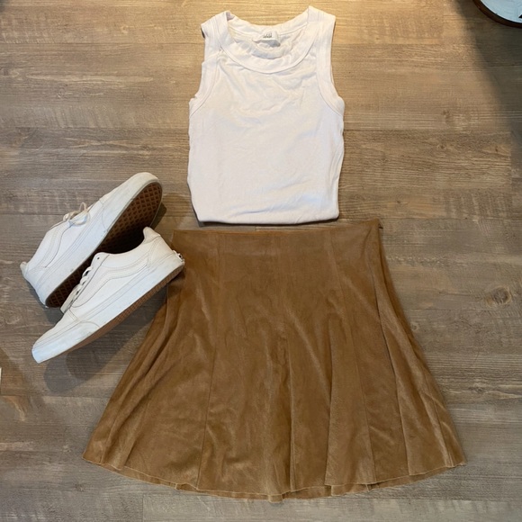 BB Dakota Suede Skirt, Size Small - Picture 1 of 3